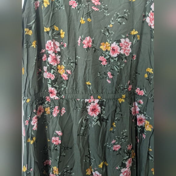 Old Navy Women's Summer Dress. - Picture 5 of 5